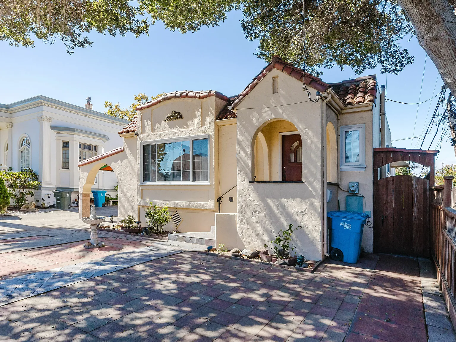 3 bed, 1.5 bath, 1300 sqft, $6,000 — Photo 3