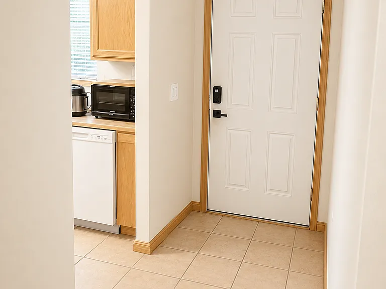 1680 NE Juniper Ave — Photo 2