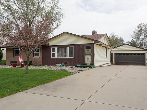 2nd image of 3421 Tamsin Ave