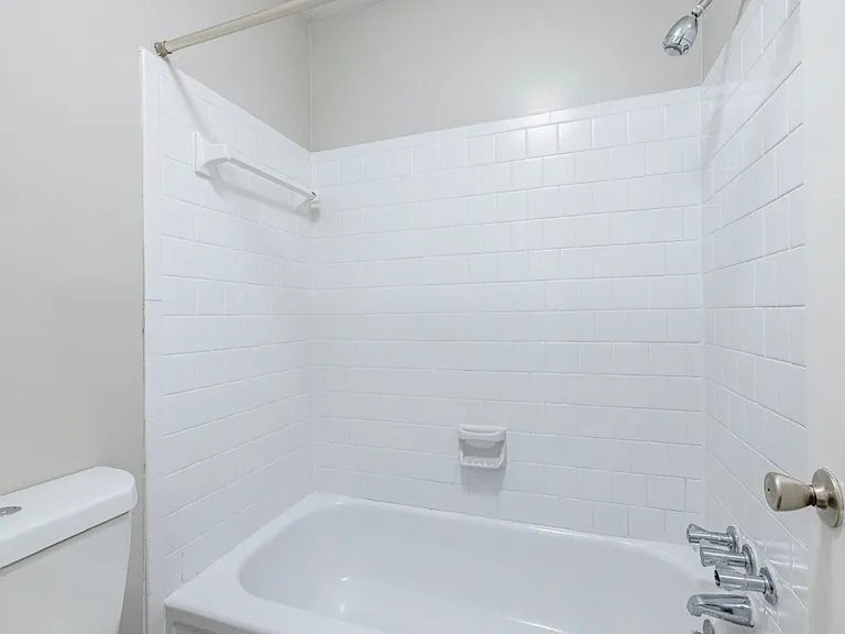 Modern Living in the Heart of Northlake — Photo 104