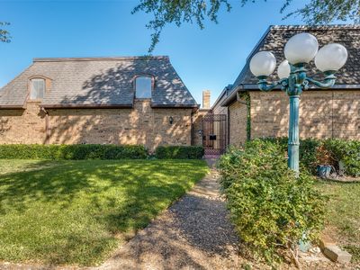 3235 Stonehenge Ln, Carrollton, TX, 75006