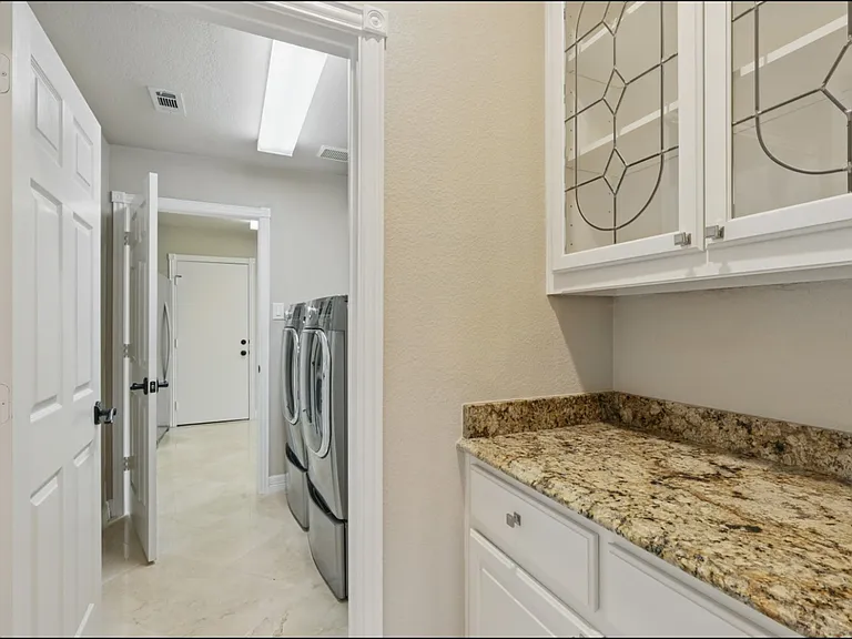 727 Ashleigh Ln — Photo 24