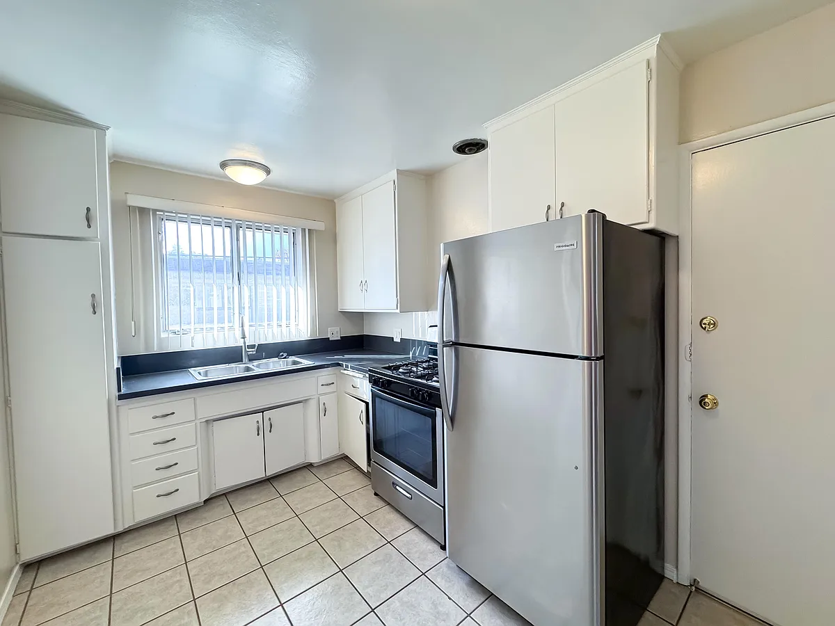 Building Photo - 343 S Madison Ave #11