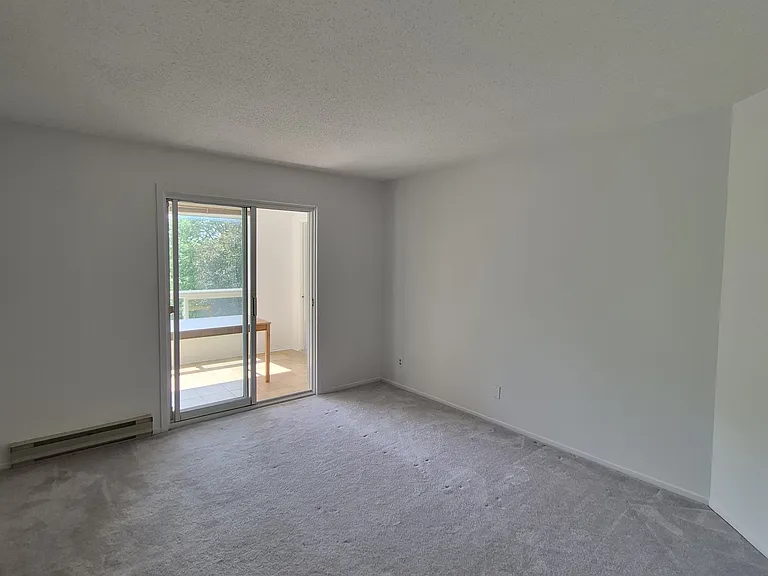 318 Lorry Greenberg Dr #322 — Photo 10