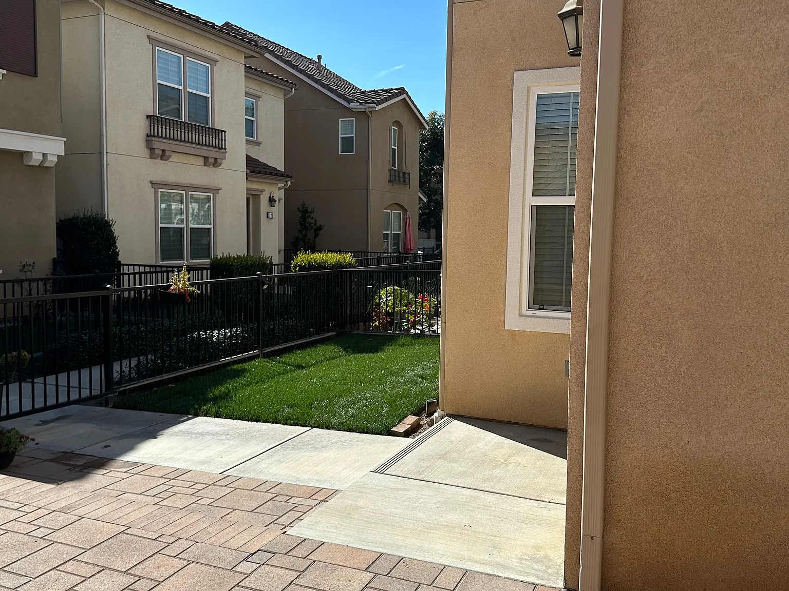 3 bed, 3.5 bath, 2264 sqft, $4,000 — Photo 3
