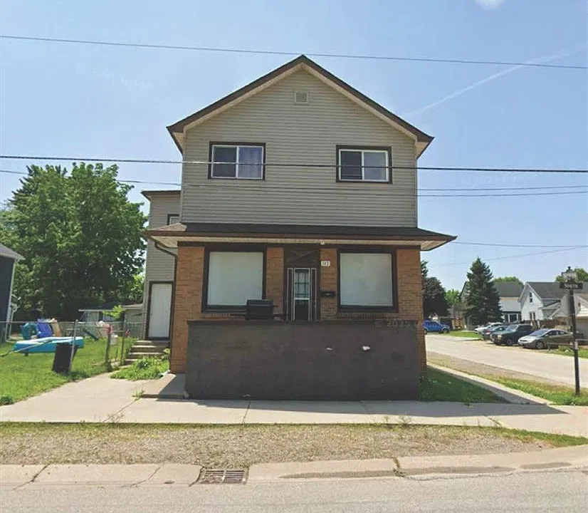 183 Simcoe St