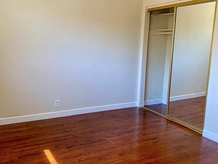 1043 Lassen Dr — Photo 2