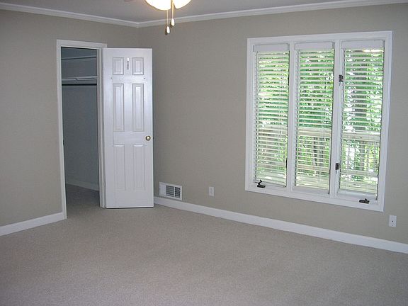 Master with 2 walk-in closets