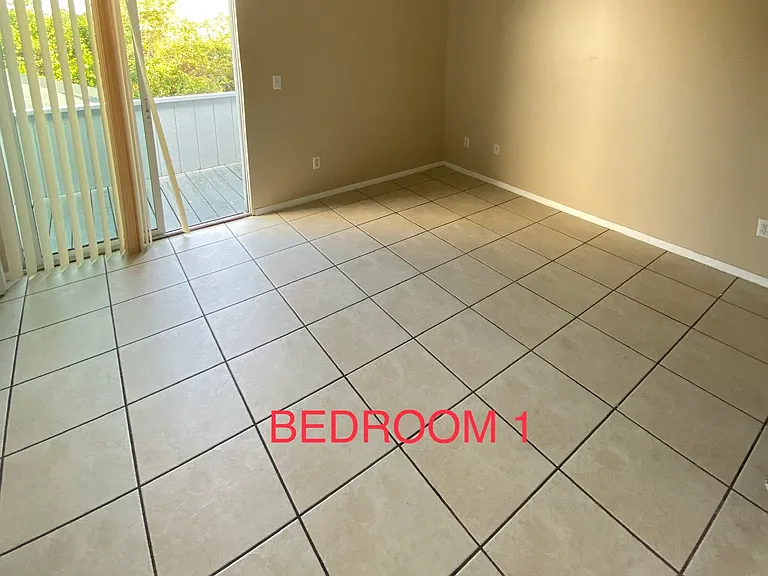 Majors Ln — Photo 15