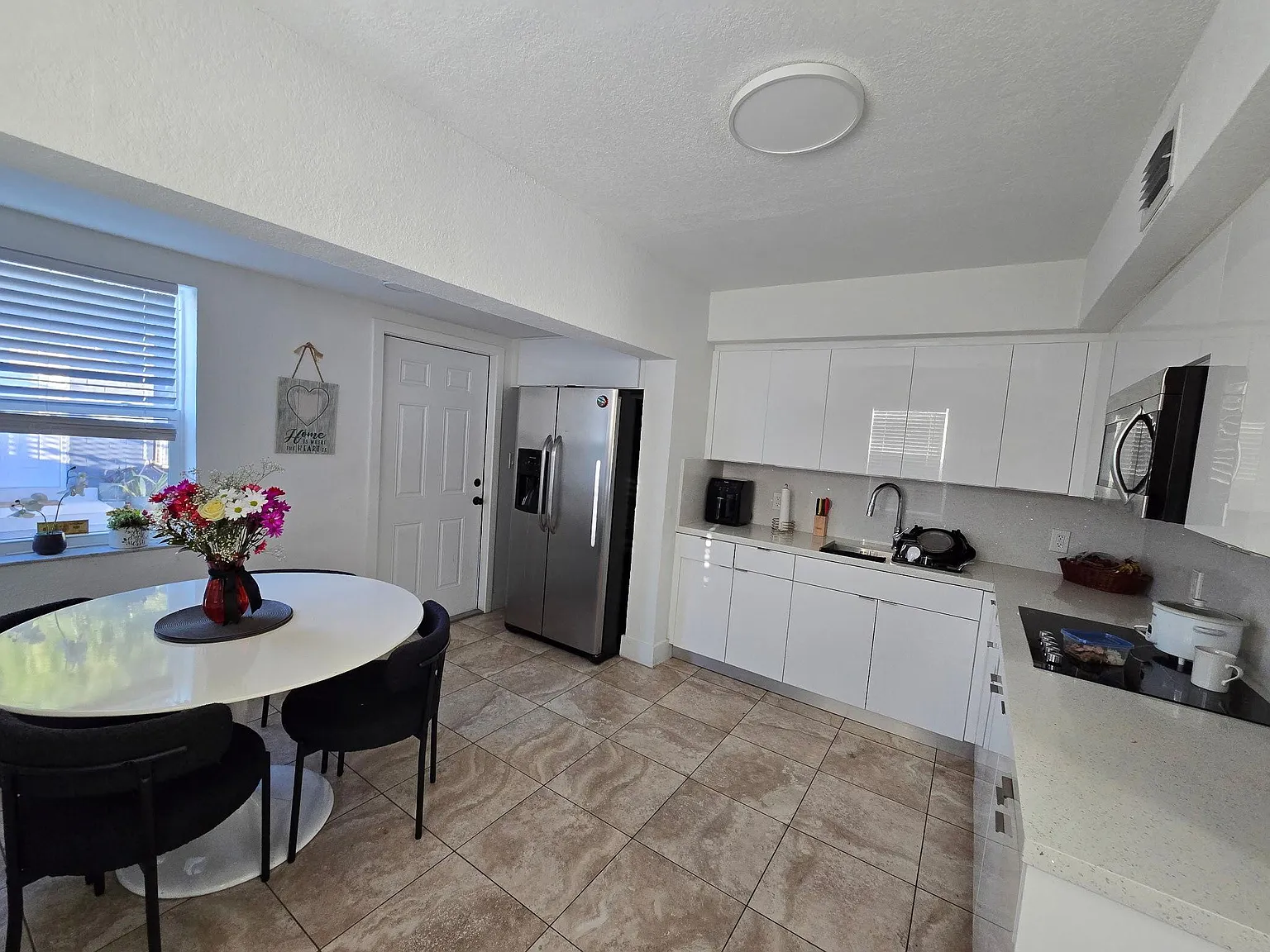 2 bed, 2.0 bath, 1460 sqft, $1,412 — Photo 4