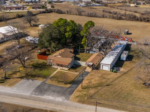 5920 Walnut Creek Dr, Granbury, TX 76049
