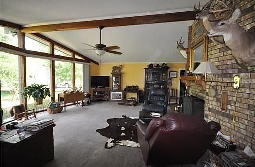 4th image of 2615 Jerrie St