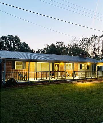 2nd image of 2111 Woodcrest Dr