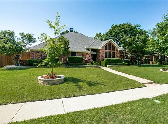 2nd image of 2400 La Vida Pl