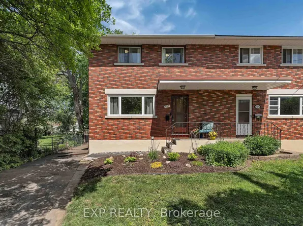 707 Roosevelt Ave, Ottawa, ON K2A 2A8