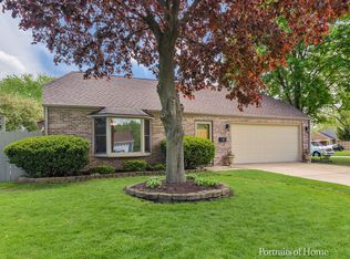 27 Winrock Rd, Montgomery, IL 60538