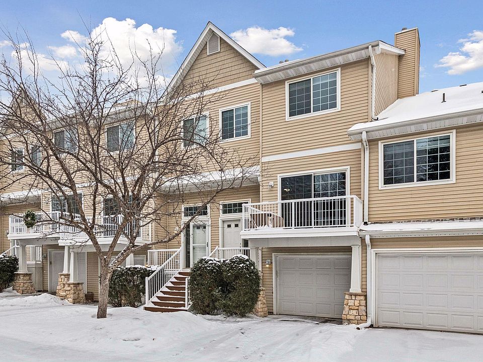 1st image of 642 Willoughby Way W