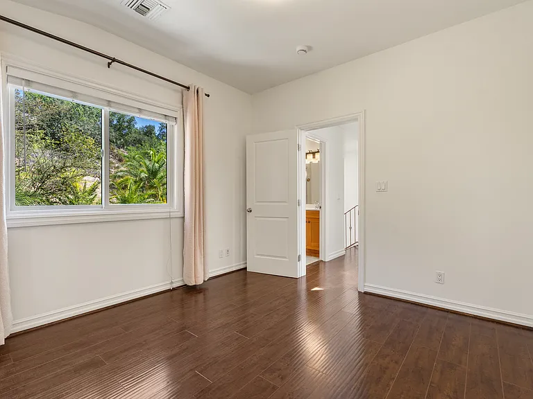 1530 Parmer Ave — Photo 16