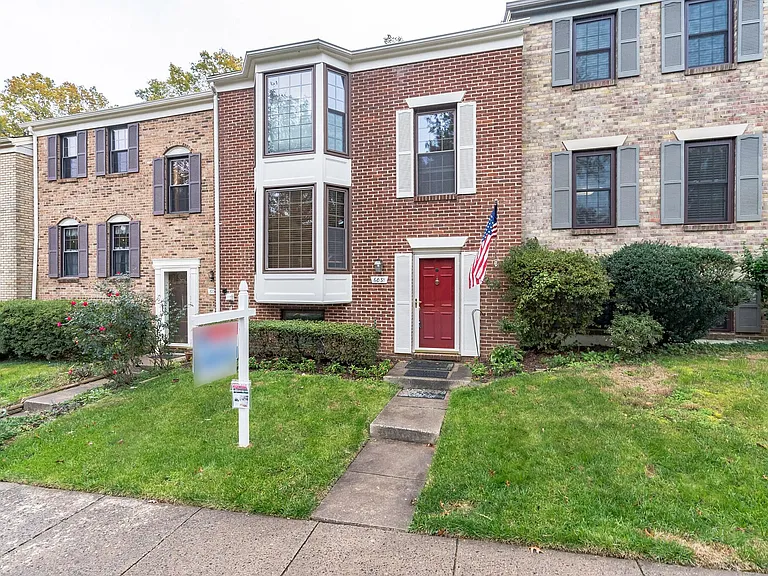 6031 Clerkenwell Ct — Photo 2