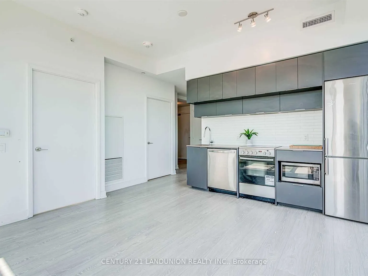 2 bed, $2,750 — Photo 4