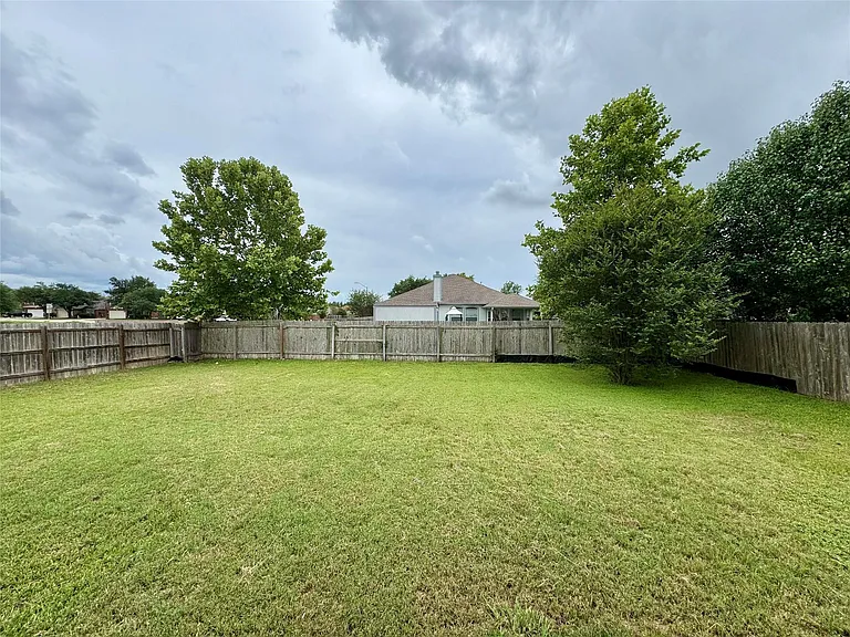 1315 Lou Gehrig Ln — Photo 17