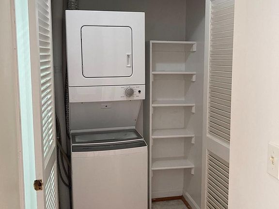 5th image of 2880 S Abingdon St APT C2
