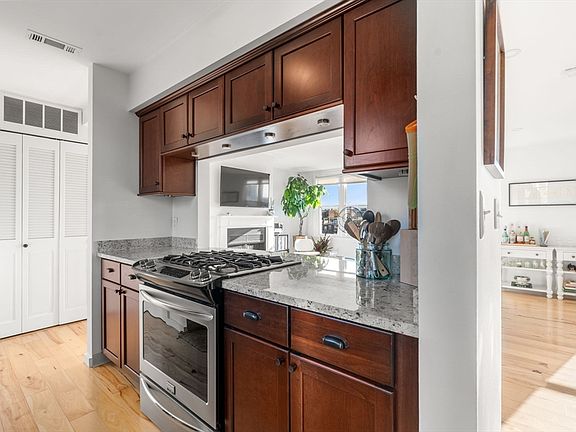 5th image of 266 Bunker Hill St #3
