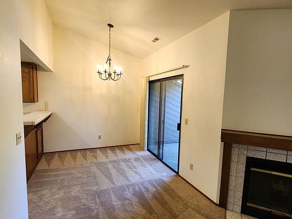 5th image of 698 Dorothy Way #698