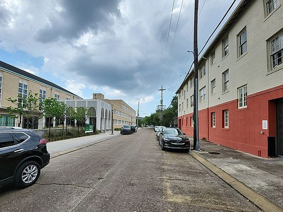 5th image of 1619 General Pershing St