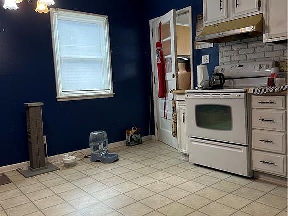 5th image of 209 Carr Ave