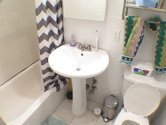 Rented by Glasser Realty LLC | media 8