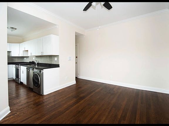 3rd image of 919 W Waveland Ave