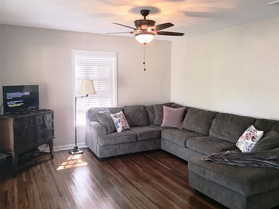 3rd image of 120 Camellia St