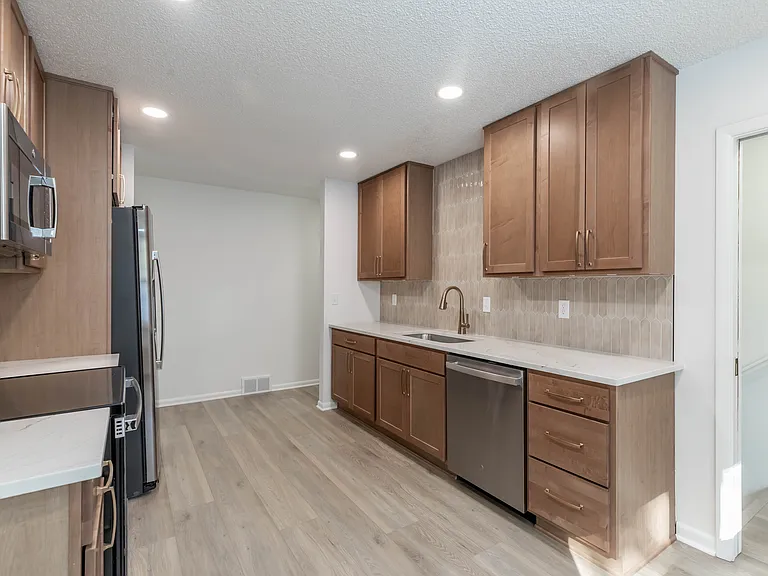 6522 Lincoln Ave — Photo 7