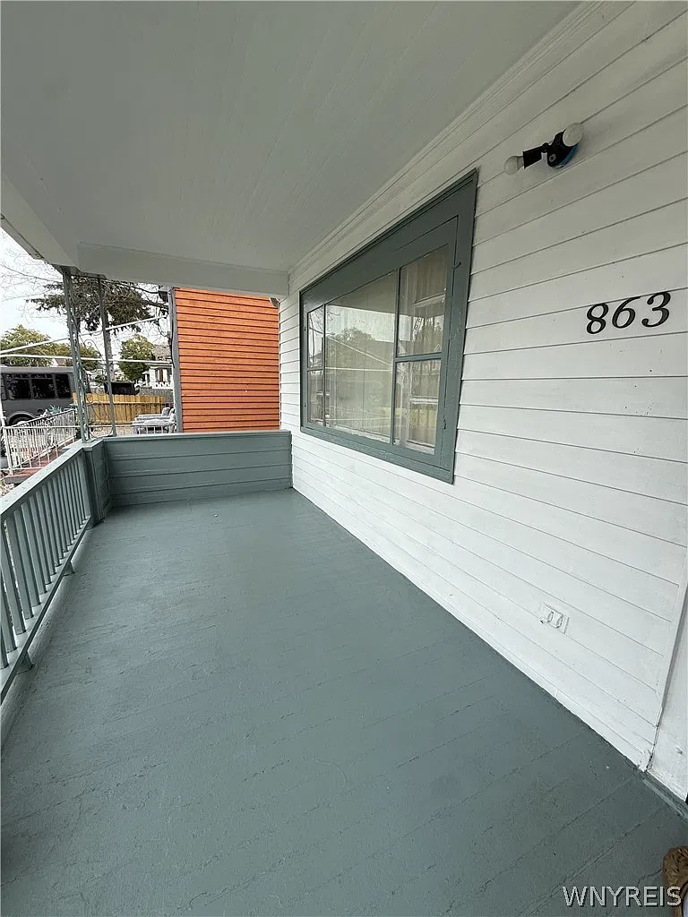 5 bed, 2.0 bath, 1296 sqft, $1,700 — Photo 2