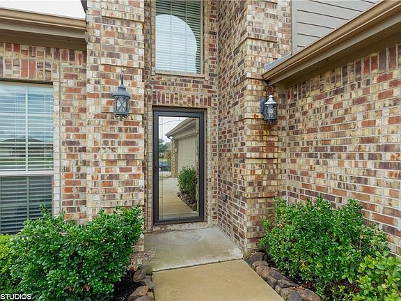 3rd image of 1101 Seminole Ln