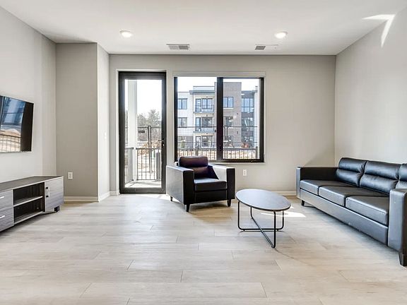 5th image of 4500 E 3rd St #2B-2Ba-1094Sqft