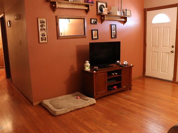 5th image of 3836 E Grove Ave