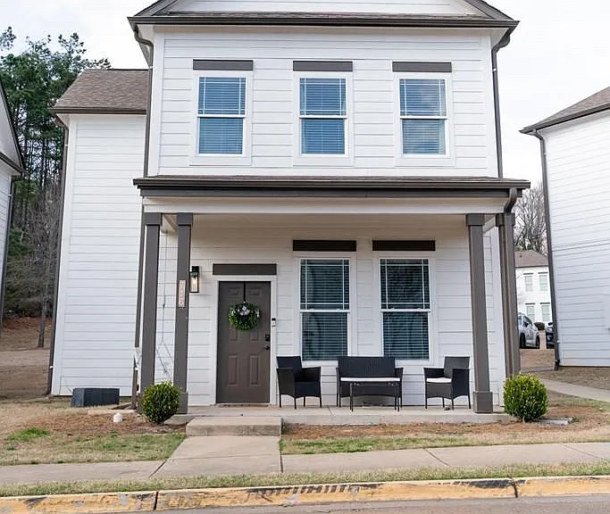716 Ironwood Ln — Photo 2