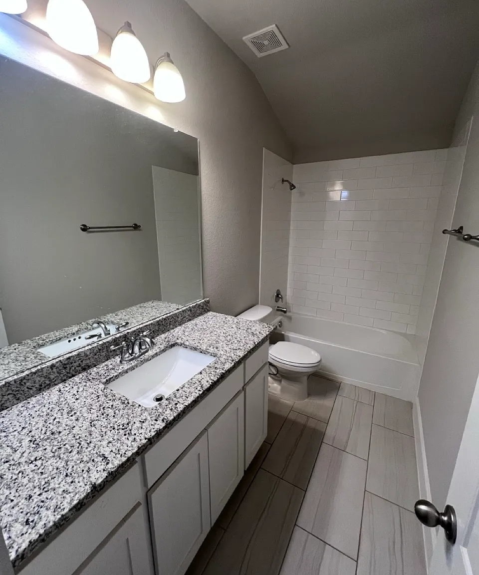 3 bed, 2.5 bath, 1850 sqft, $2,295 — Photo 4