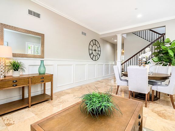 3rd image of 21 Via Apuesto