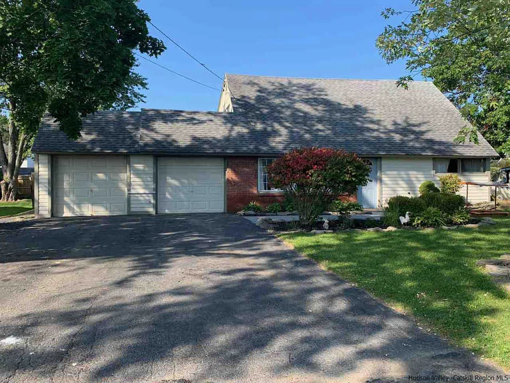 17 Meadowbrook Dr photo 1