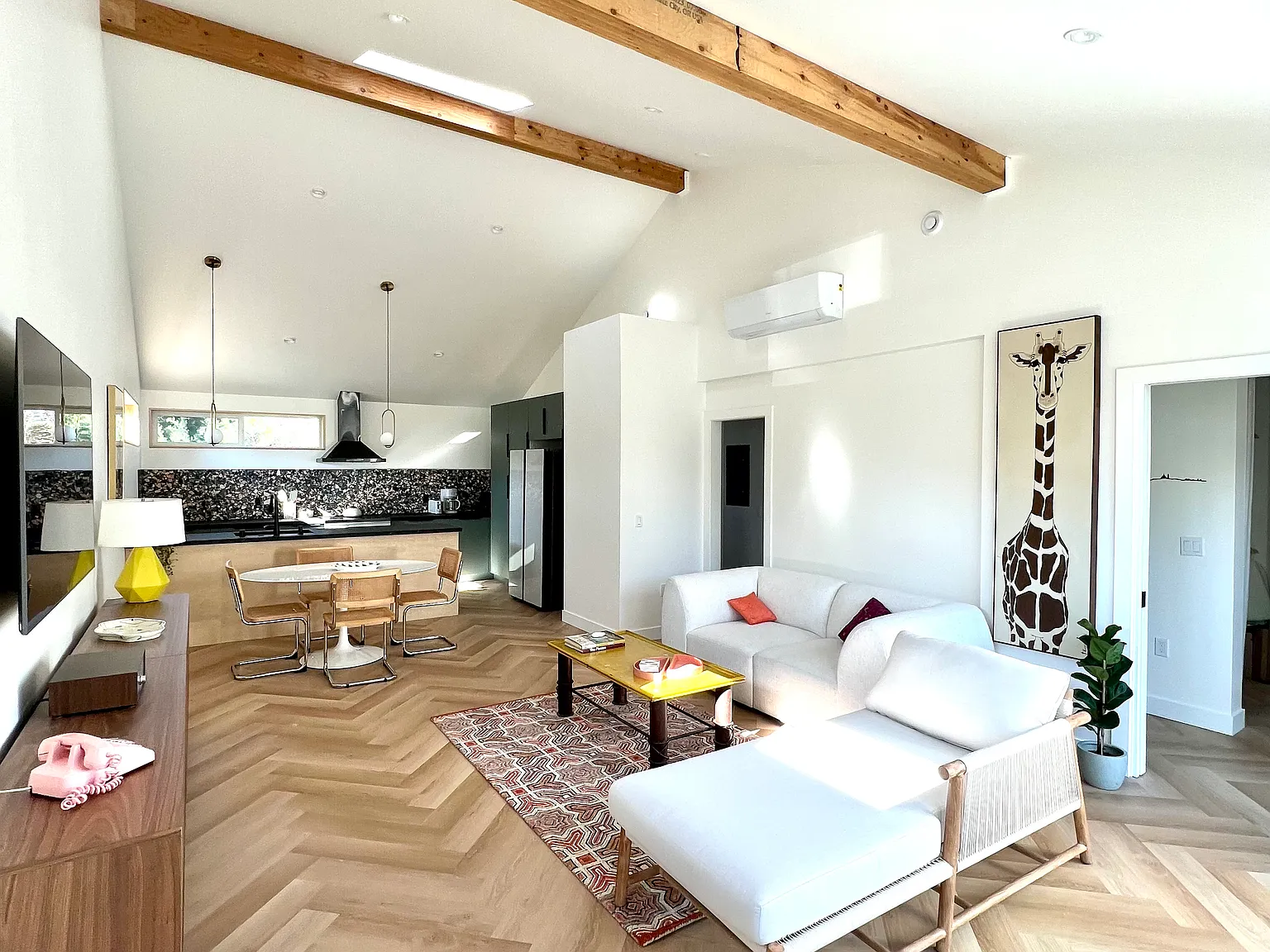 2 bed, 996 sqft, $4,800 — Photo 1