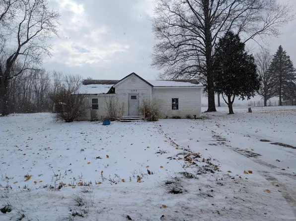6302 Shanghai Rd, Eau Claire, MI 49111