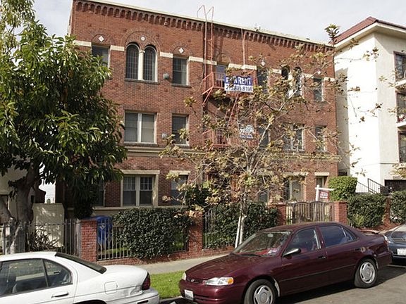 2nd image of 205 N Kenmore Ave APT 32