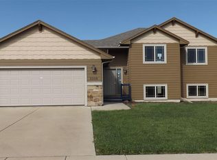 3308 E Brewster St, Sioux Falls, SD 57108