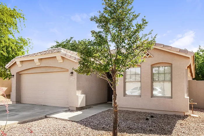 4 bed, 2.0 bath, 1768 sqft, $2,245 — Photo 3