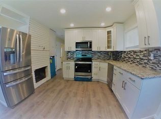 572 N Newbridge Rd, Levittown, NY 11756