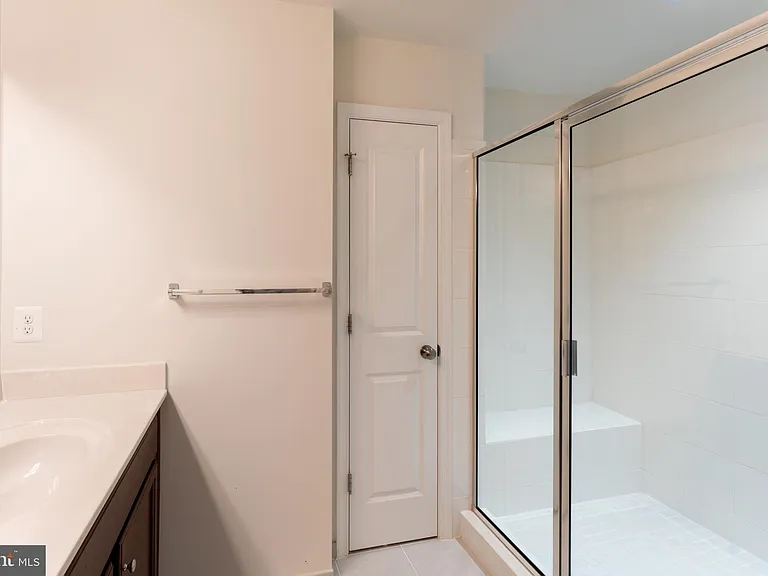 42506 Dogwood Glen Sq — Photo 35
