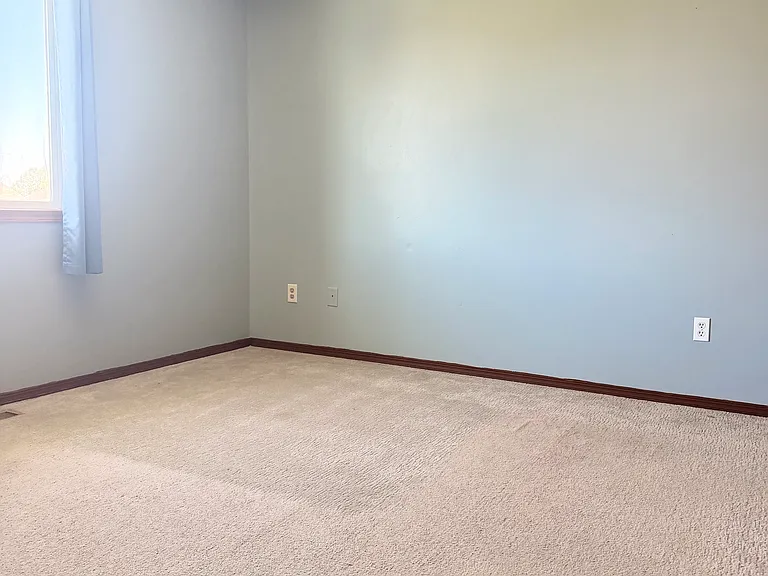 2117 S Rogers Cir — Photo 4